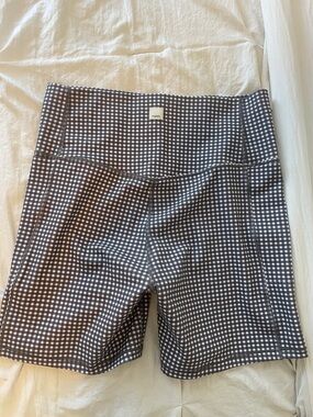 Vuori Gingham Studio Biker Shorts